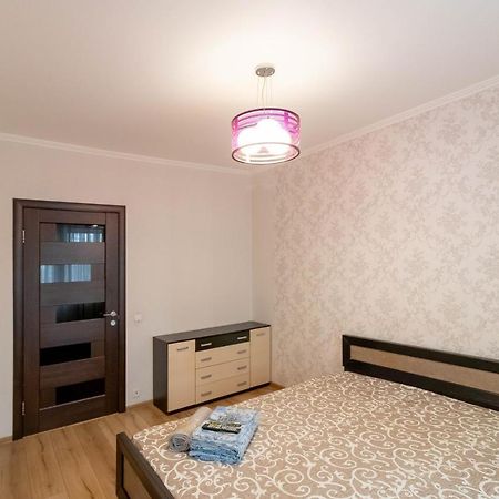 Kvartirkoff Na Geroev Dnepra 36 B Kiev Bagian luar foto