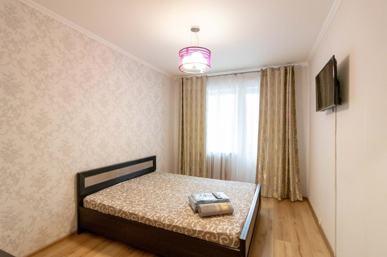 Kvartirkoff Na Geroev Dnepra 36 B Kiev Bagian luar foto