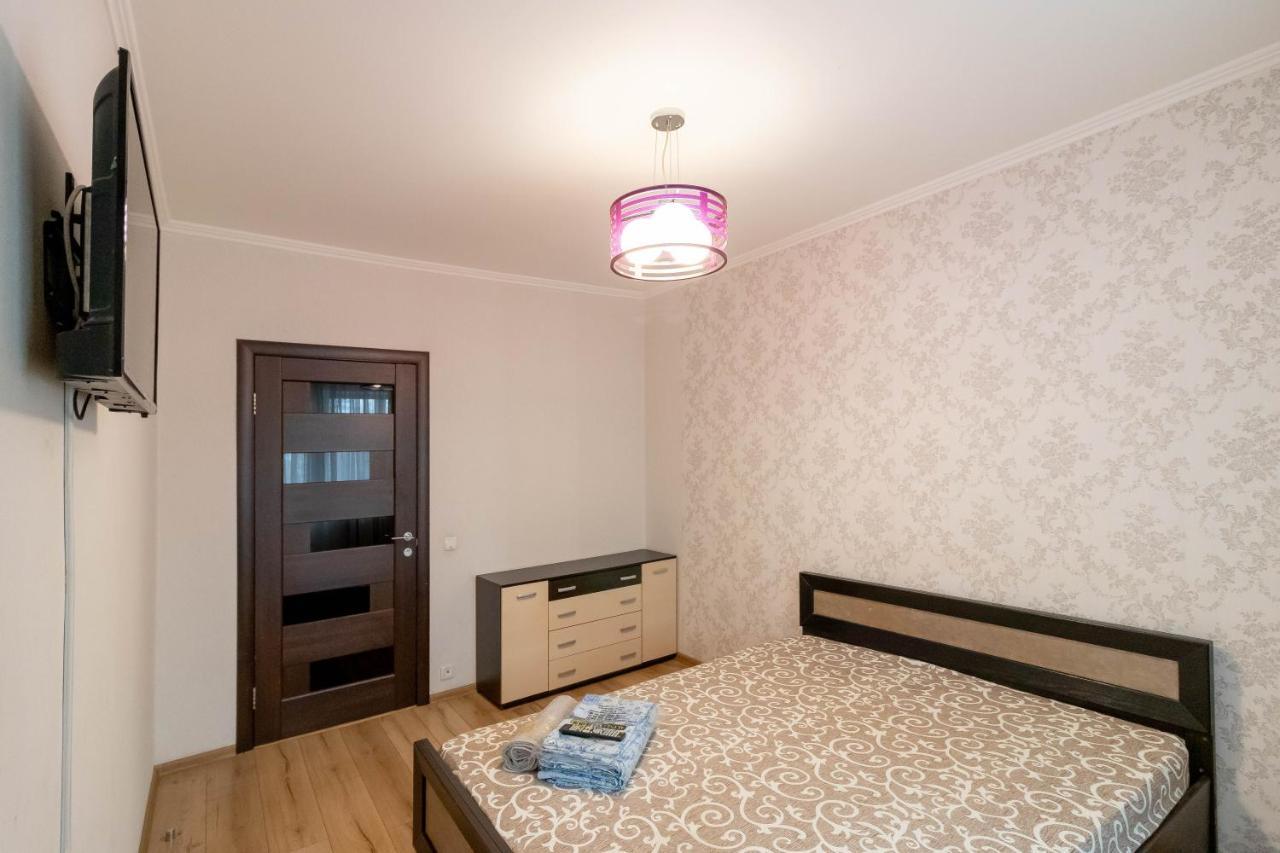 Kvartirkoff Na Geroev Dnepra 36 B Kiev Bagian luar foto