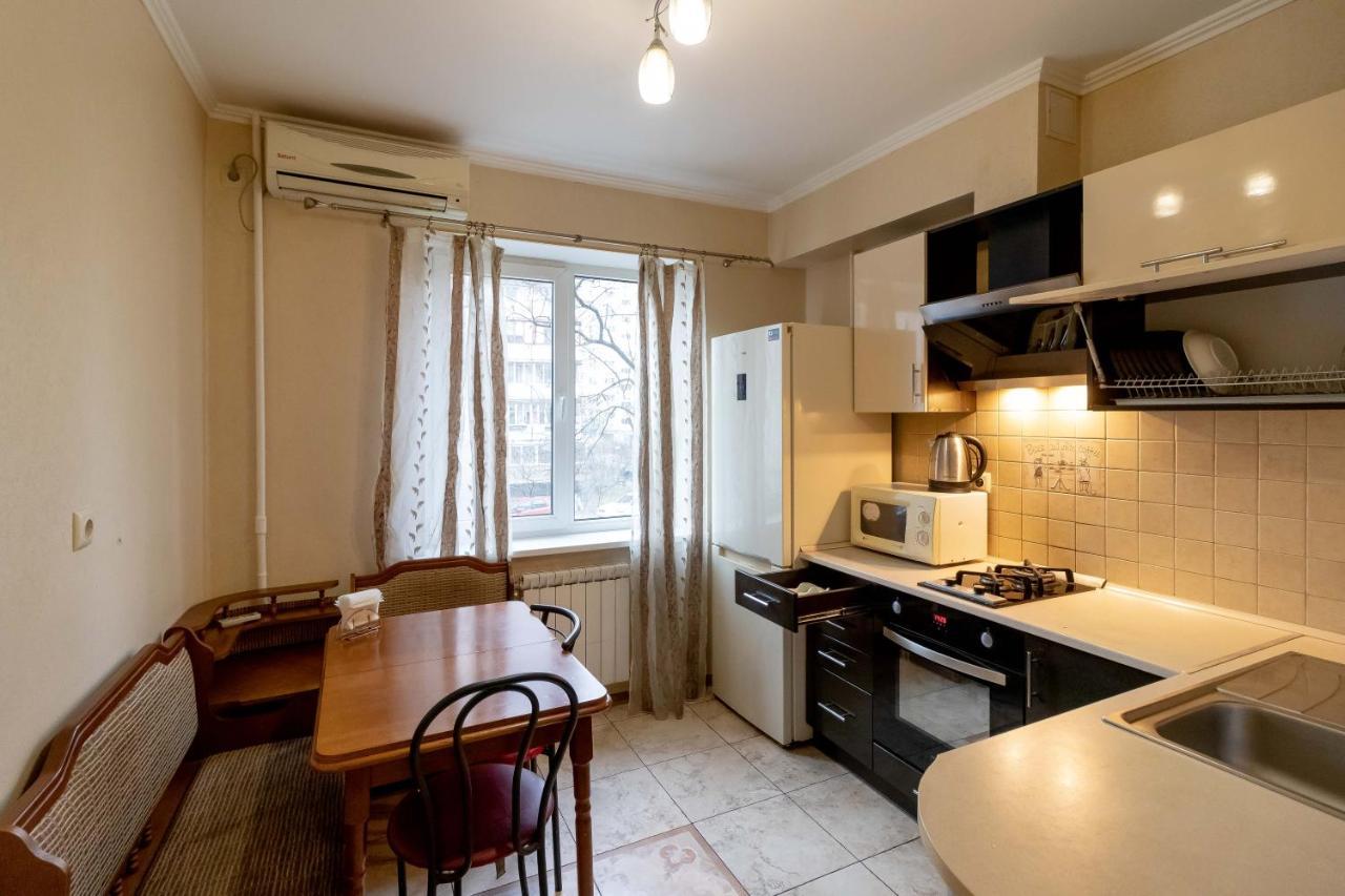 Kvartirkoff Na Geroev Dnepra 36 B Kiev Bagian luar foto