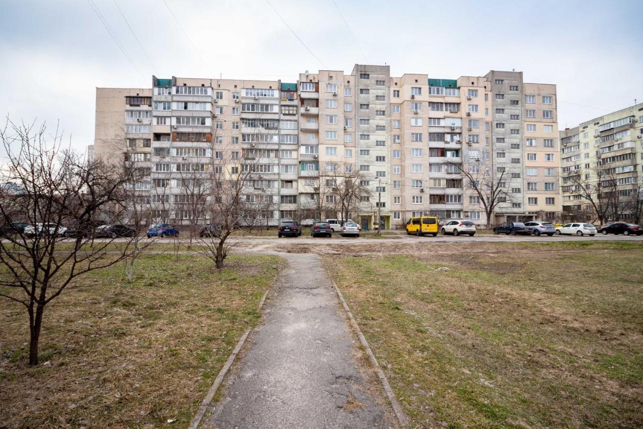 Kvartirkoff Na Geroev Dnepra 36 B Kiev Bagian luar foto